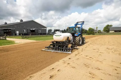 Dragmaster Horizon in an outdoor arena
