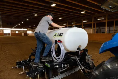 Dragmaster Horizon demonstrating how to step up to open the water tank.