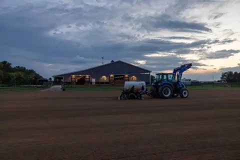 Dragmaster Horizon working at dusk in an outdoor arena