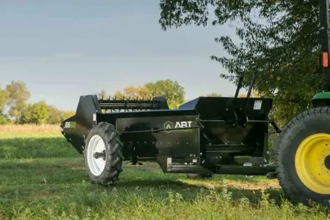 Tractor 85 ground drive manure spreader manure management