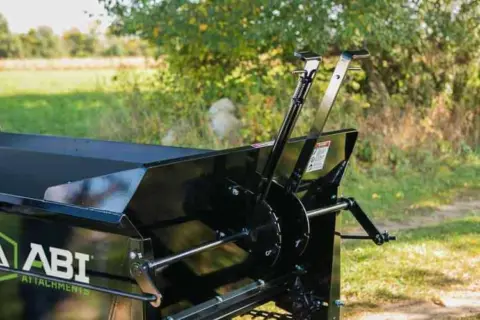 Pull behind 85 Ground drive manure spreader variable flow control