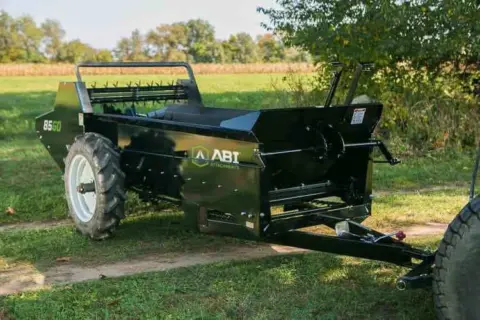 85 Ground drive manure spreader variable flow control