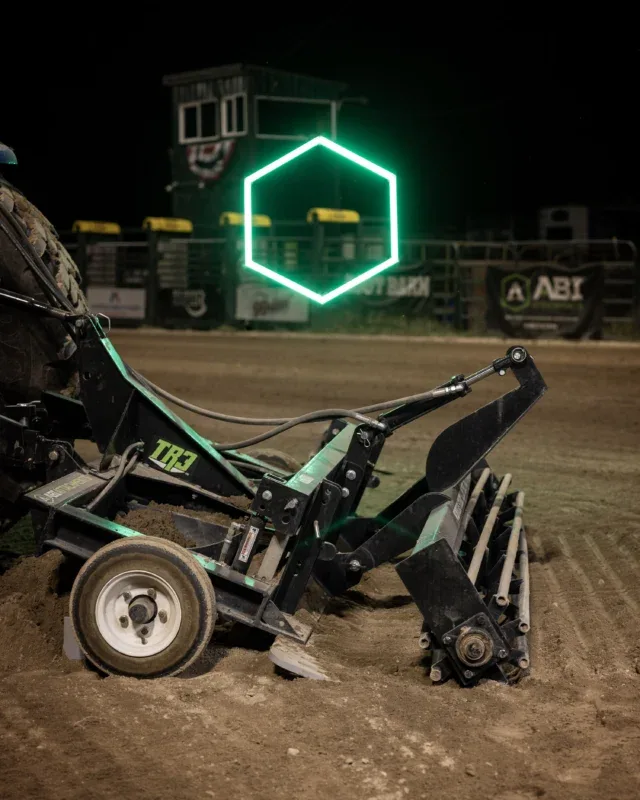 American Innovation made for Rodeos around the country.🤠🇺🇸

Get the 𝗧𝗥𝟯 𝗥𝗢𝗗𝗘𝗢 to handle any natural Arena footing the right way. 🐴💪

#ABetterWay #AllQuality #NoSpiders #LetOurMarkHelpLeaveYours #ABIknowsRodeo